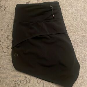 LULULEMON SPEED-UP LOW-RISE LINED SHORT 2.5” SIZE: 2, COLOR: BLACK